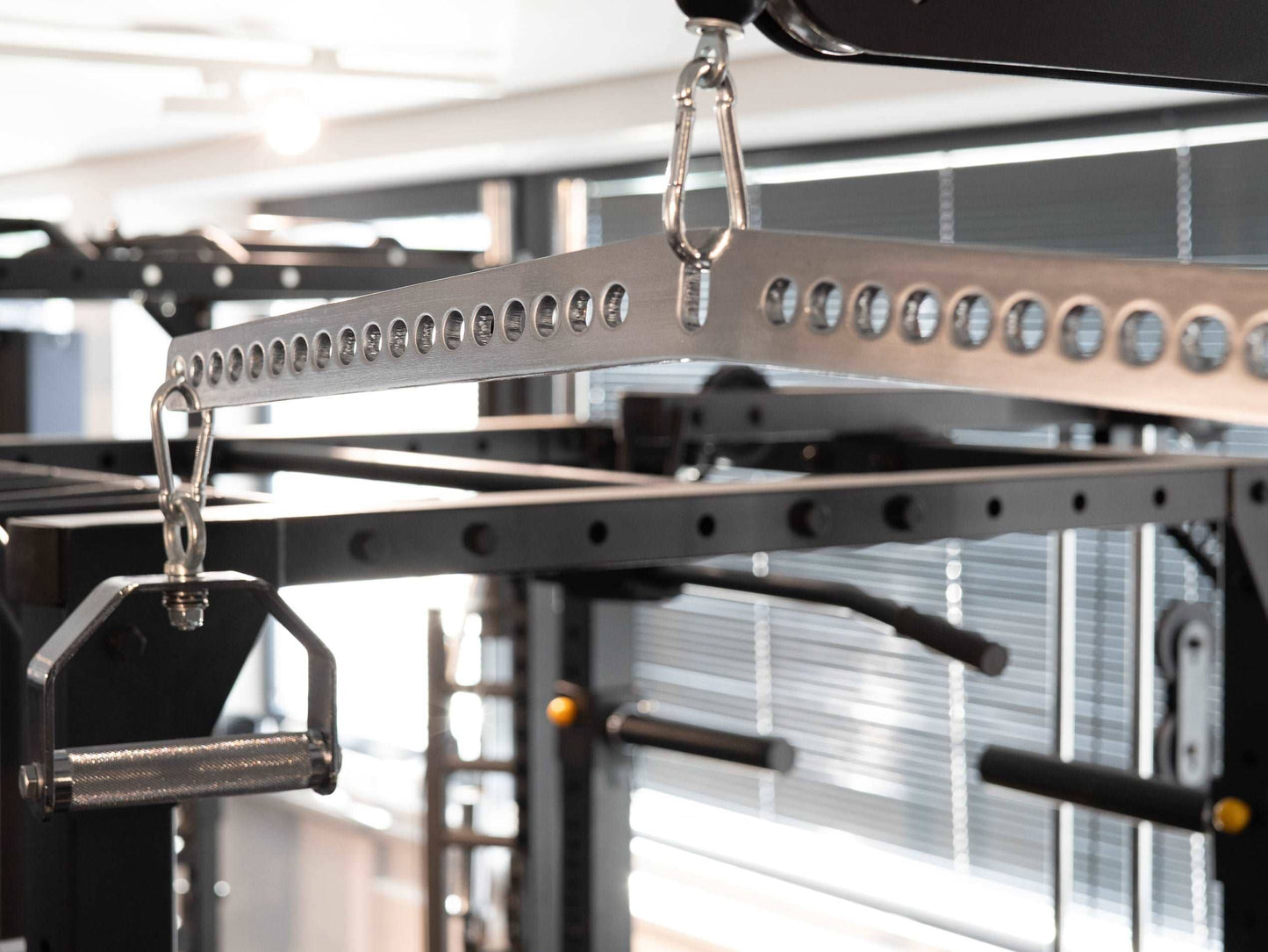 Adjustable Monster Multi-Hook Lat Bar SQMIZE® MB660 www.simpleproducts.at 