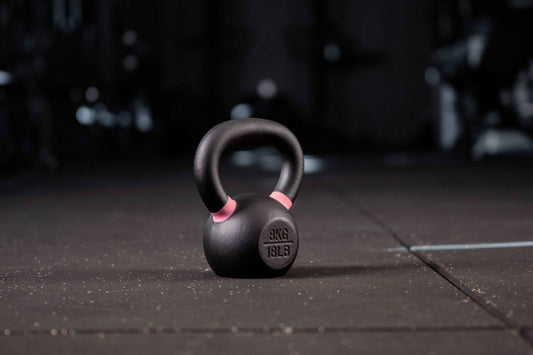 Black Kettlebell SQMIZE® BFK farbcodiert, 8 - 40 kg www.simpleproducts.at 8 kg 
