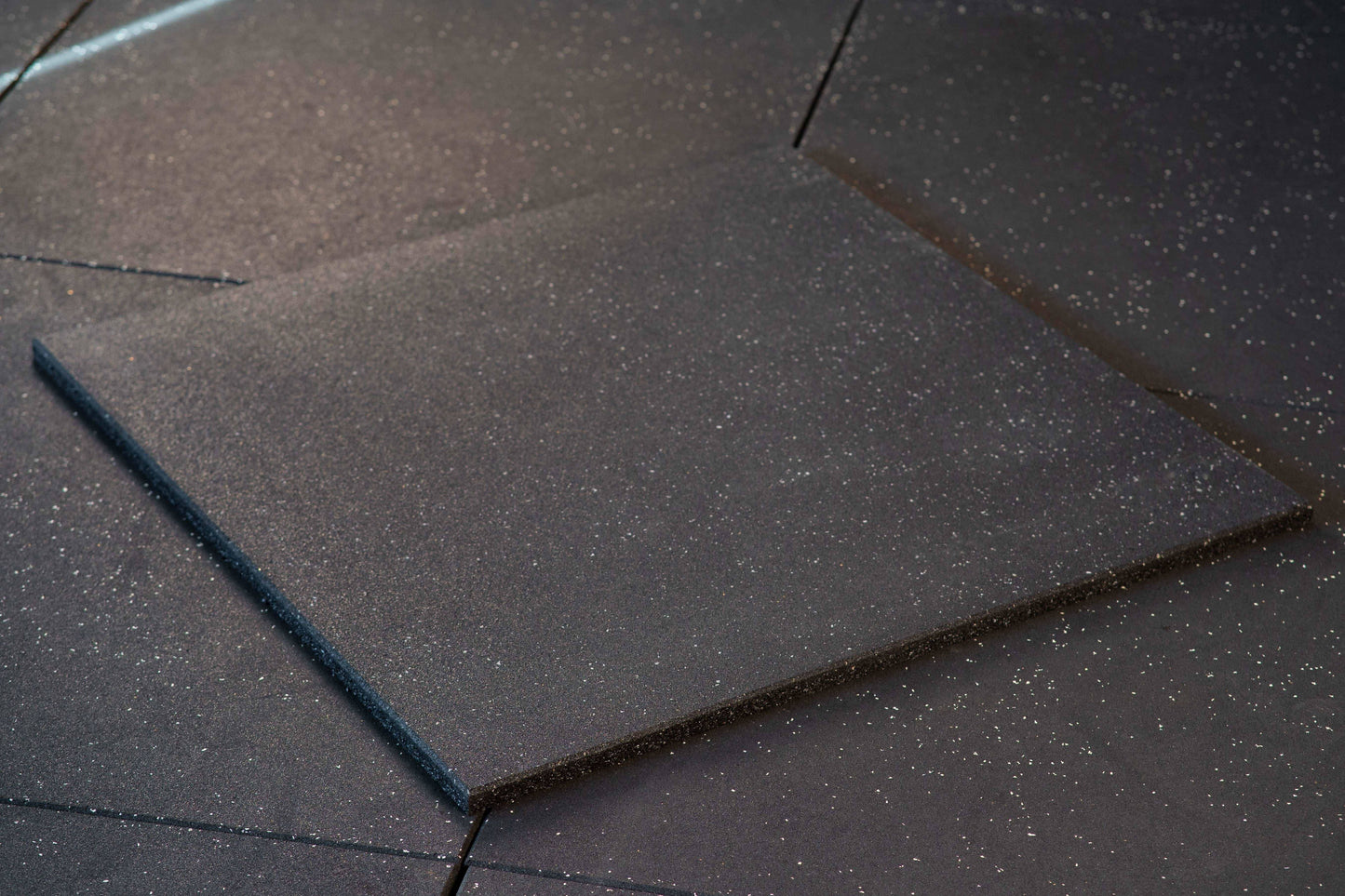 Gym Bodenplatten: Gym Rubber Mat SQMIZE®, 15 - 25 mm www.simpleproducts.at 