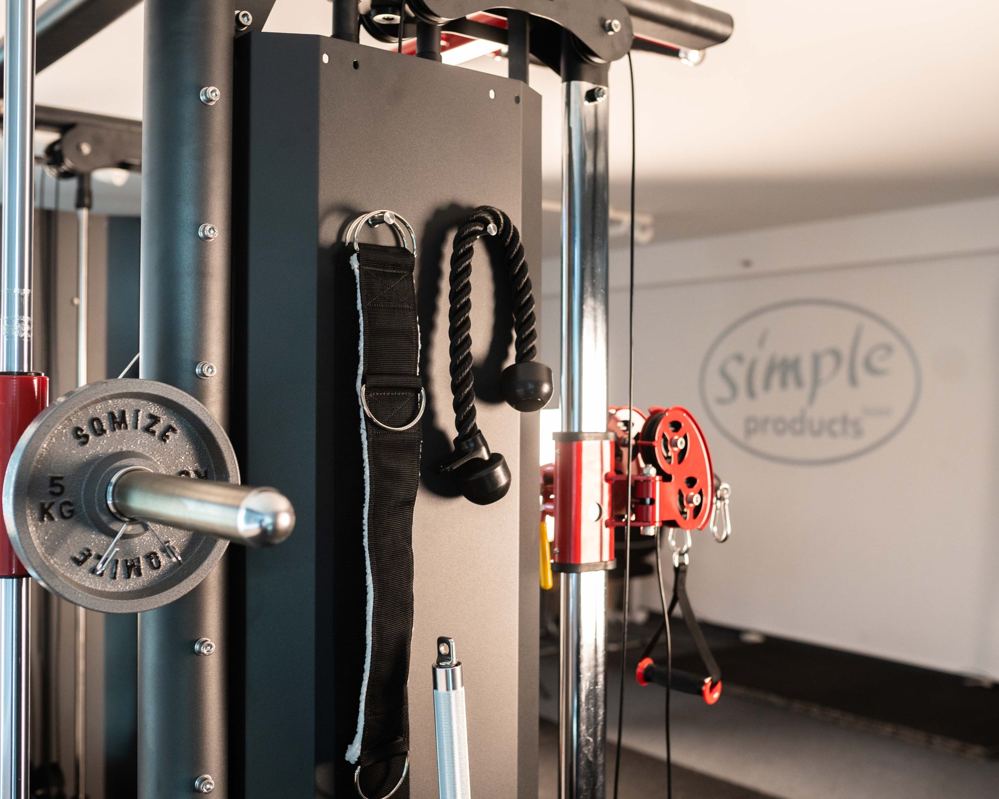 Smith Machine & Kabelzug: Multi Functional Gym SQMIZE® PREMIUM BISON SQ-S950 www.simpleproducts.at 