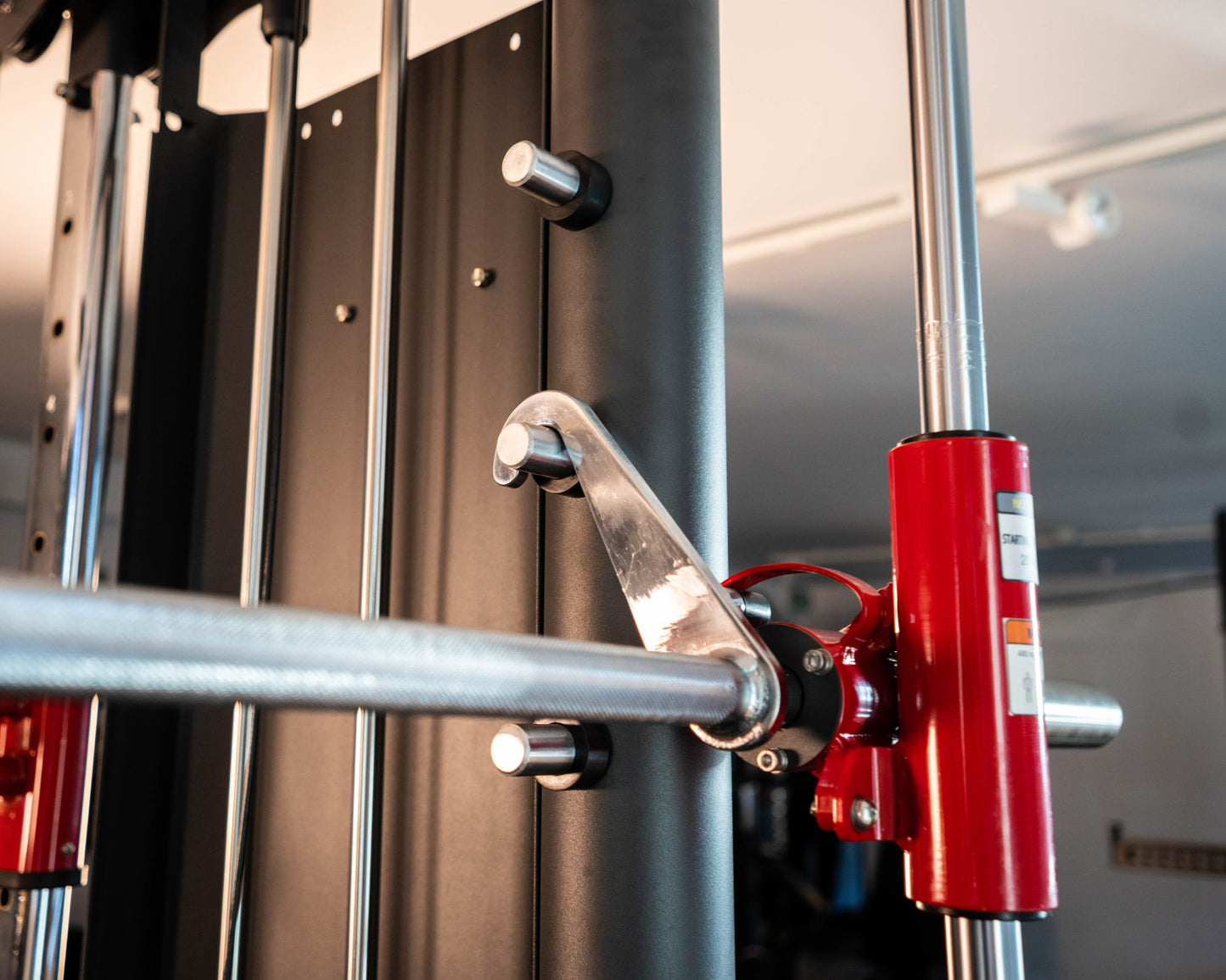 Smith Machine & Kabelzug: Multi Functional Gym SQMIZE® PREMIUM BISON SQ-S950 www.simpleproducts.at 