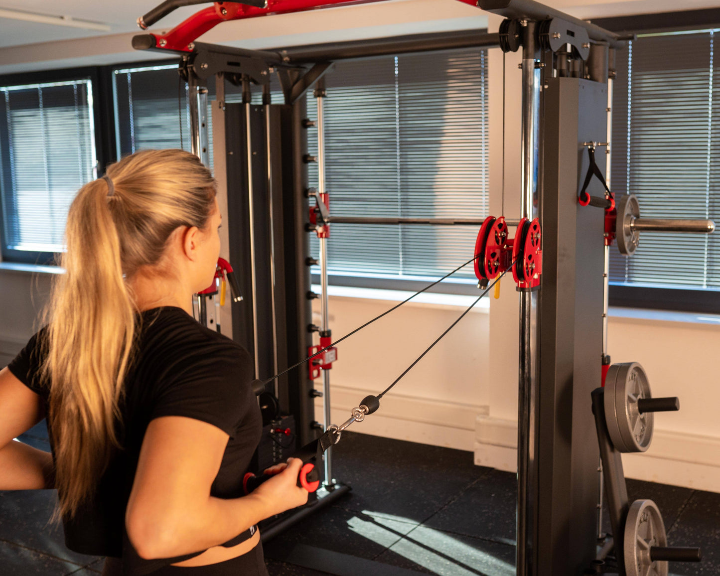 Smith Machine & Kabelzug: Multi Functional Gym SQMIZE® PREMIUM BISON SQ-S950 www.simpleproducts.at 